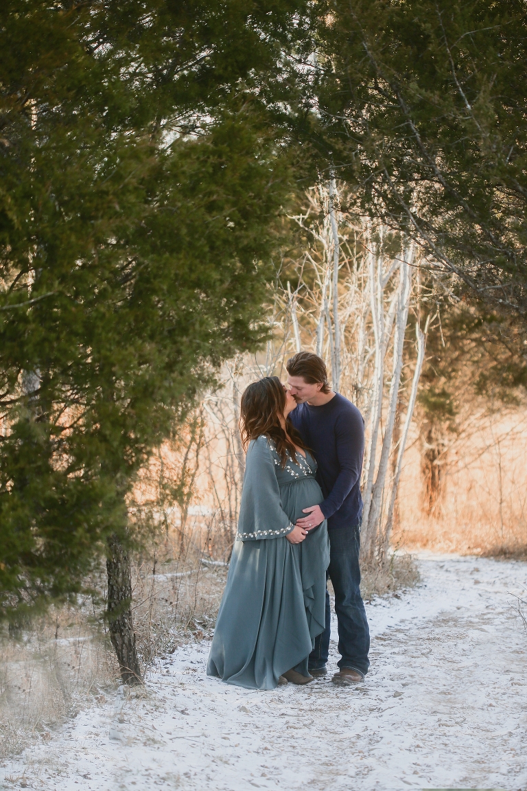 snow maternity photo